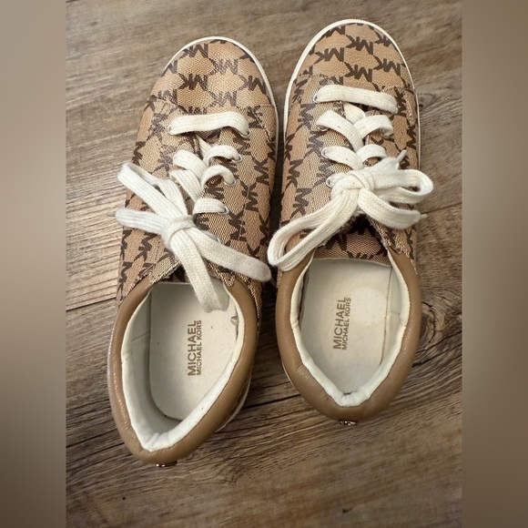 Michael Kors Shoes - Excellent condition size 5, Michael kors.